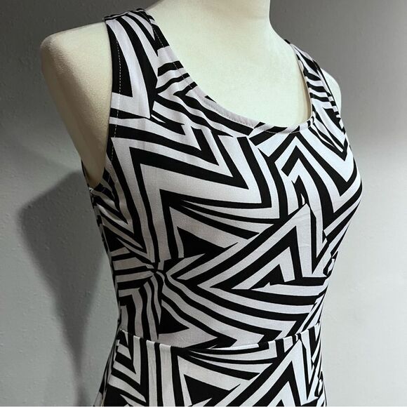 Banana USA vintage geometric print mini dress with open back details - Picture 3 of 16